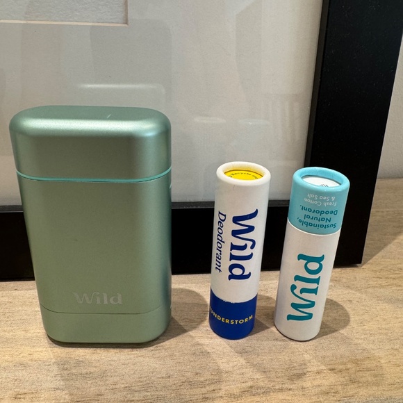 Wild Deodorant -Refillable Aluminum Case in Coconut & Vanilla + 2 travel sizes - Picture 3 of 3